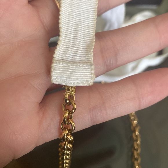 Louis Vuitton - Picture 5 of 7